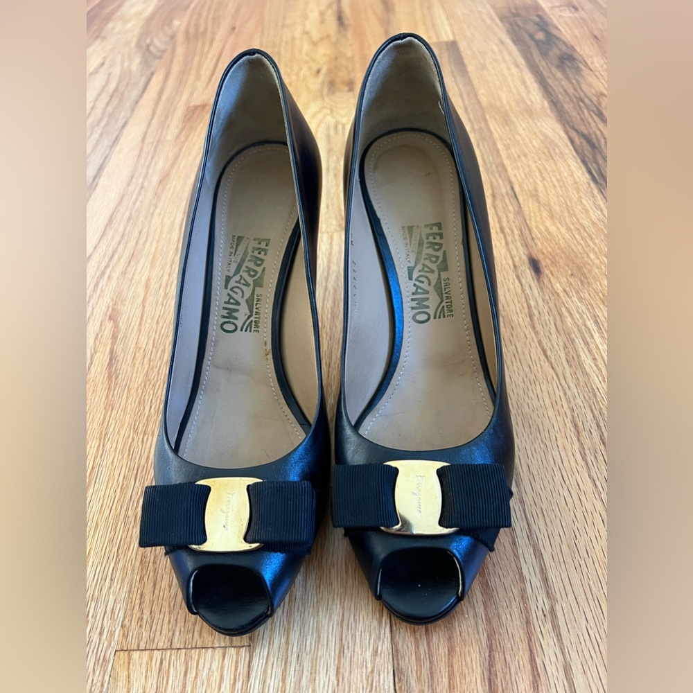 SALVATORE FERRAGAMO POLA PEEP TOE PUMPS